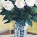 Białe róże w wazonie